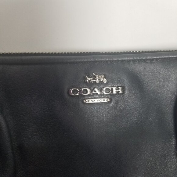 Coach Colette  Women's Smooth Leather Large Zip Top Black Wristlet - Picture 3 of 8